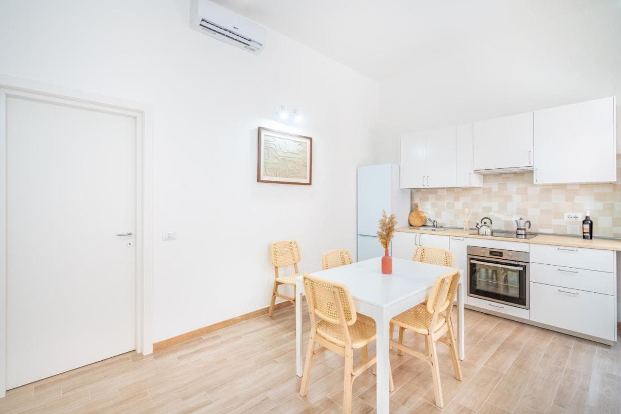 Casa Con Terrazza . Villanova Centro Storico