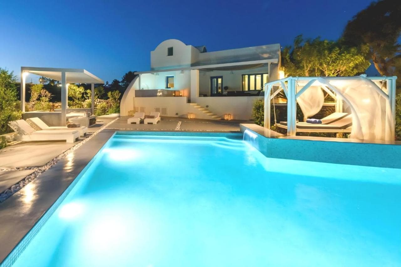 Luxury Santorini Villa 4 Bedroom Villa Secluded Location & Private Pool Megalochori