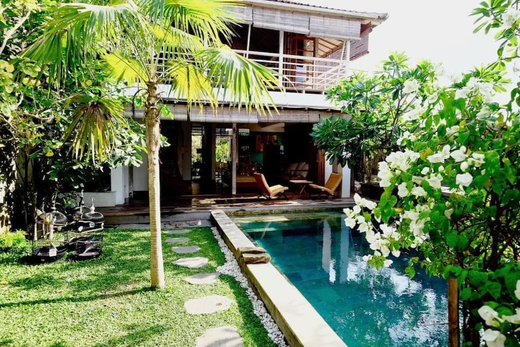 Tropical 2 Bedrooms Villa in Central Penestanan