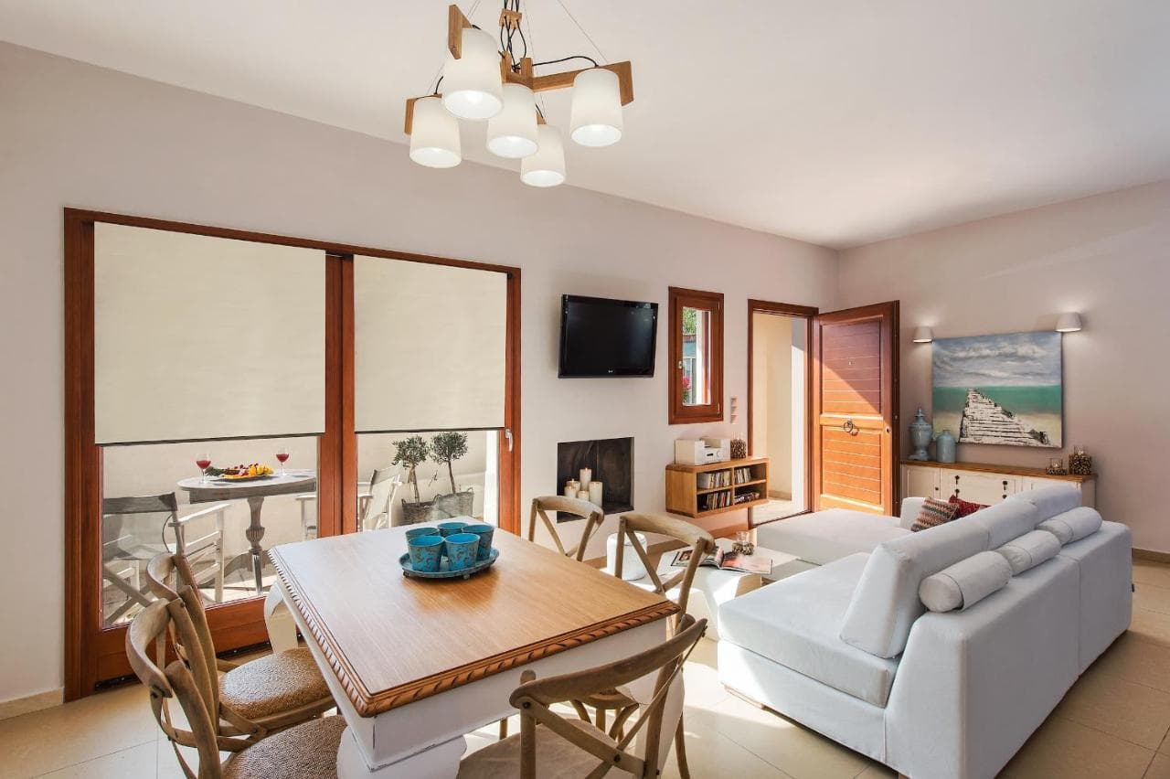 2 Bdr House-Fira Centre-Private Parking-5 Guests