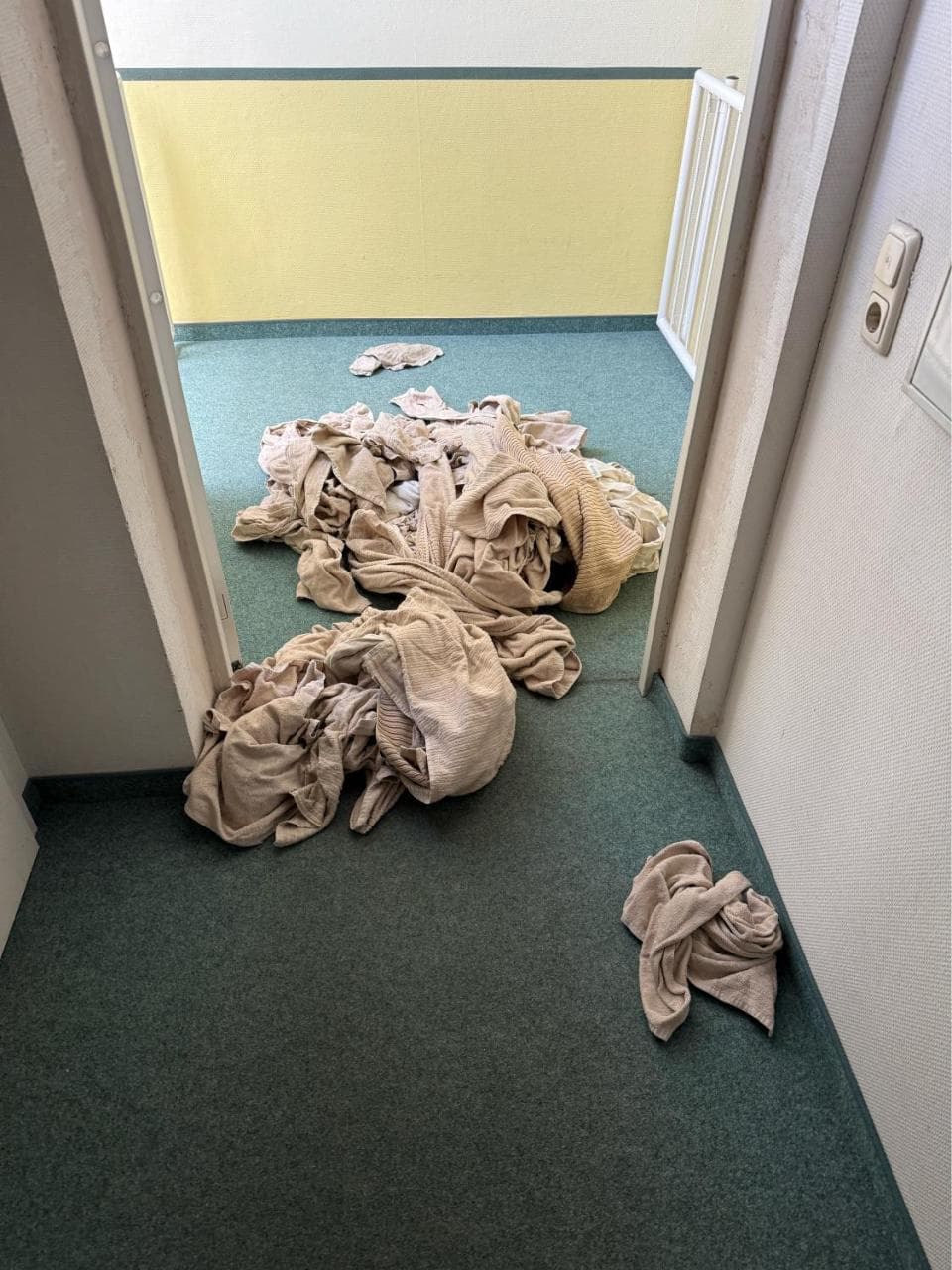 Large Flat with Wifi And Parking (Adults Only)