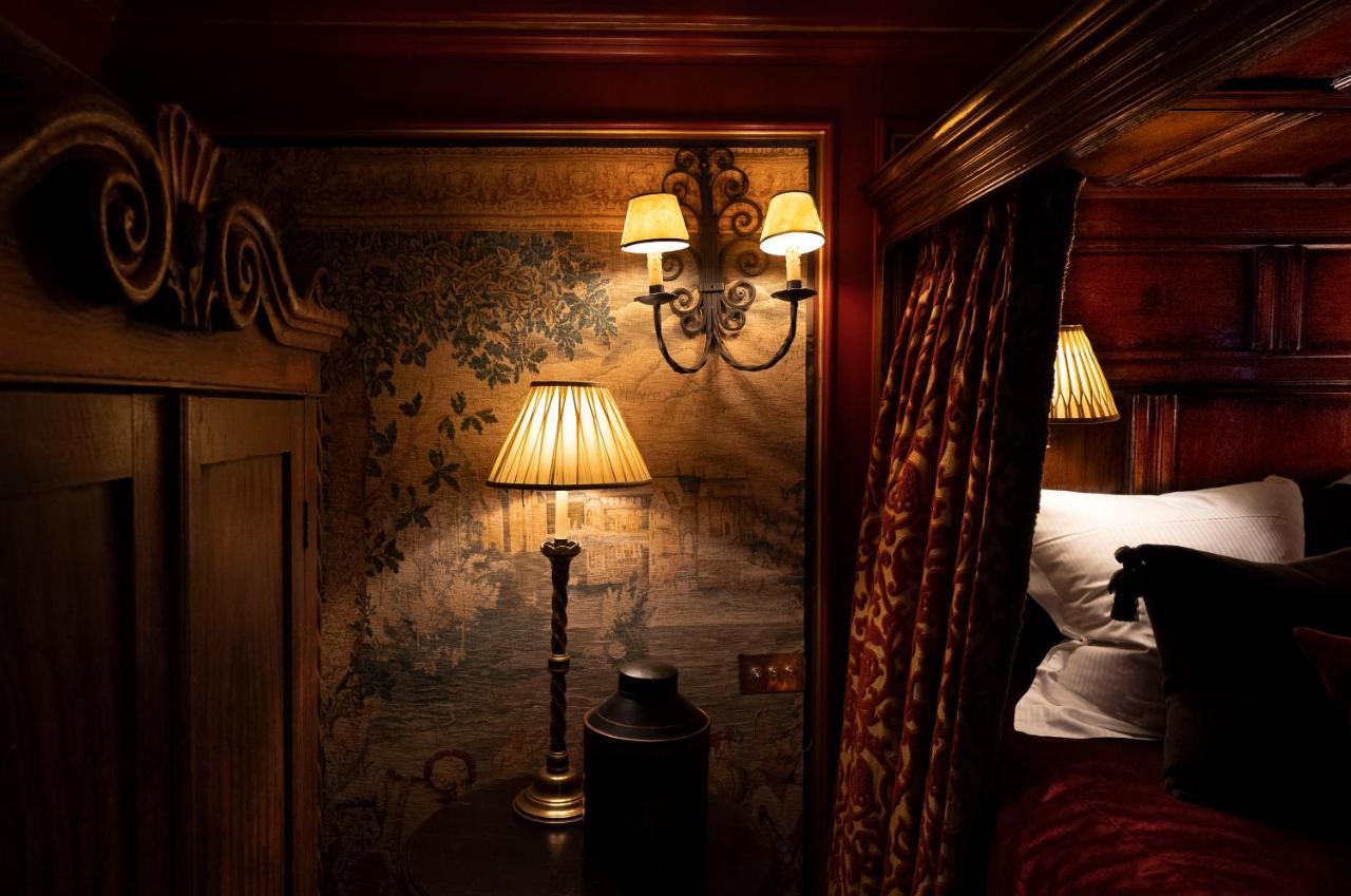 The Witchery by the Castle (Adults only) 2