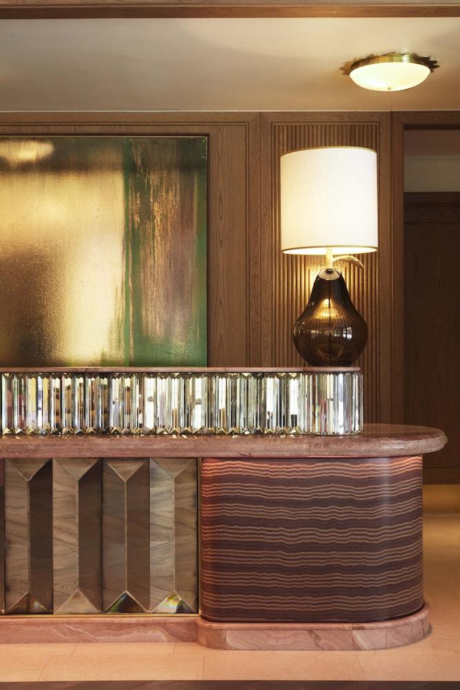 Barriere Fouquets New York 1