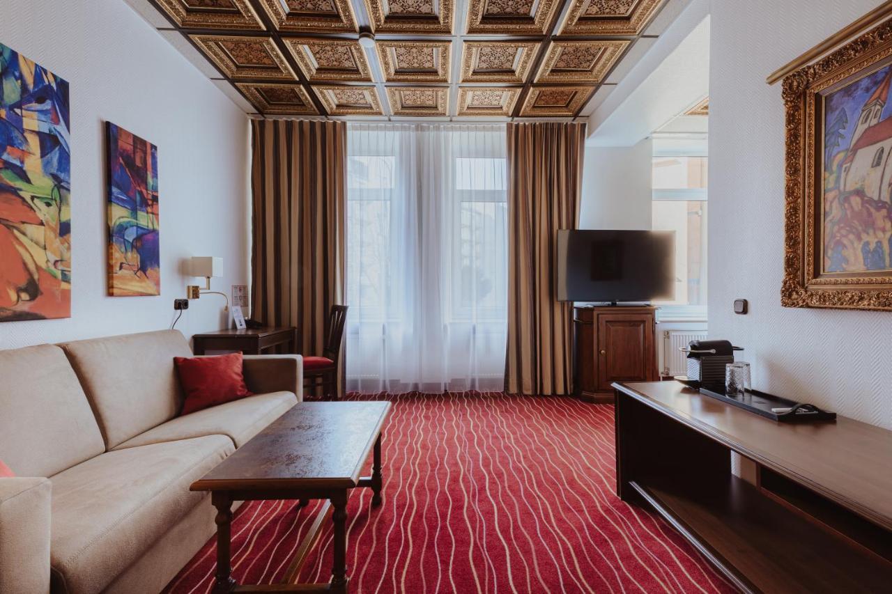 King's Hotel First Class 1