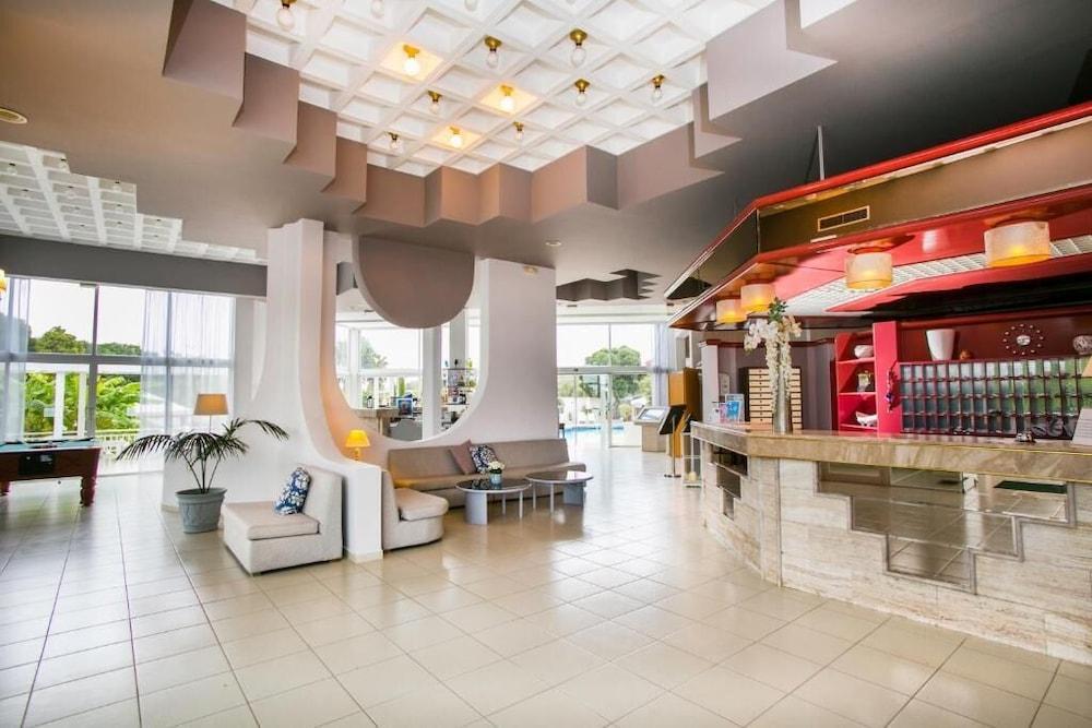 Happy Days Hotel (Adults only) 2