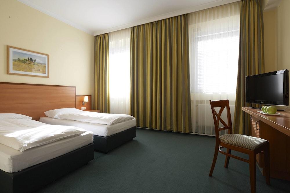 Intercityhotel Munchen 1