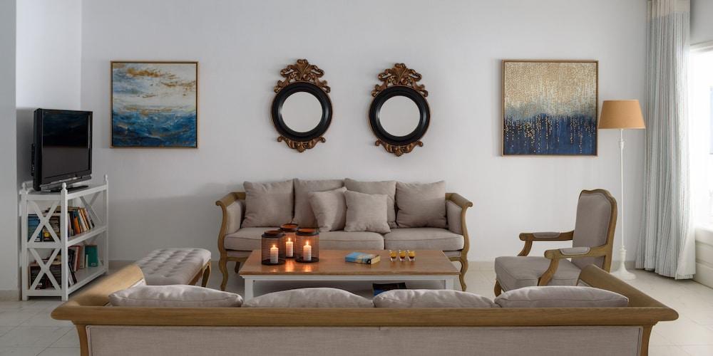 Alesahne Beach Hotel 2