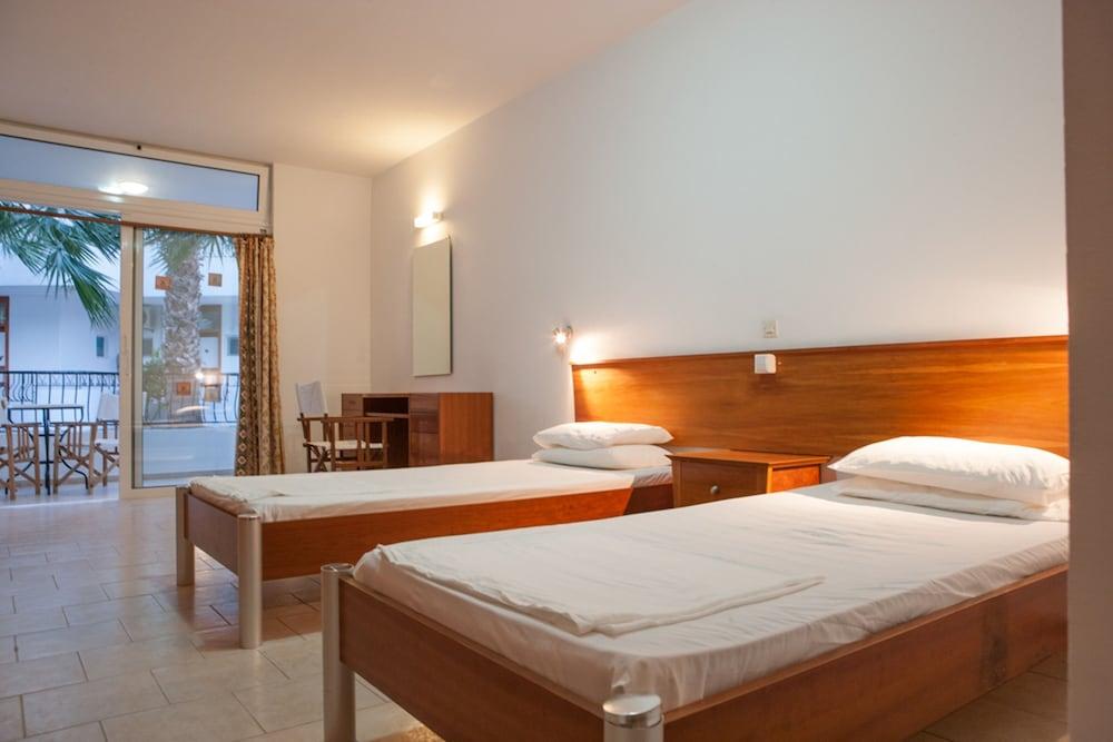 Coliseum Studios & Apartments 1