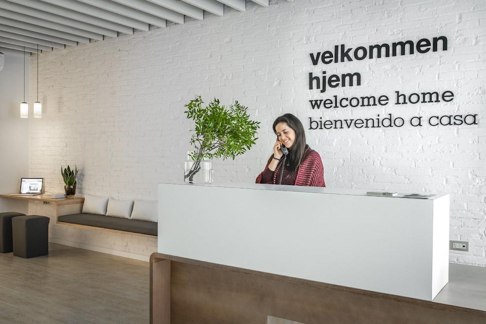 Eric Vokel Sagrada Familia Suites 1