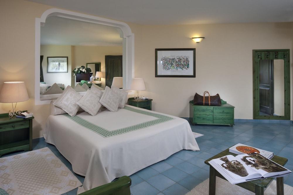 Cala Ginepro Hotel Resort 1