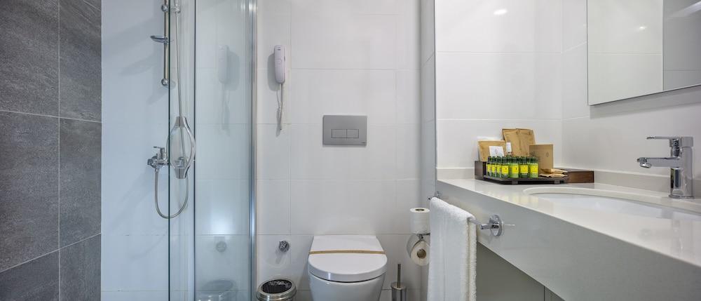 Nirvana Cosmopolitan 2