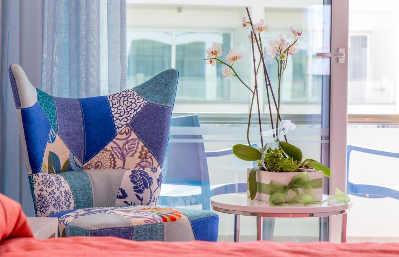 Nicholas Color Hotel 1