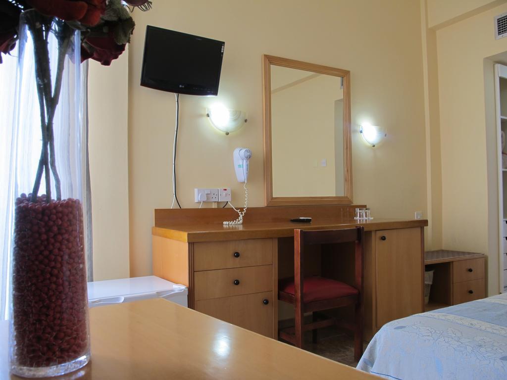 Flamingo Beach Hotel 2