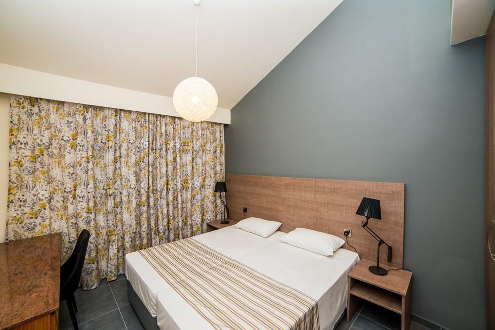 Helios Bay Hotel And Suites 2