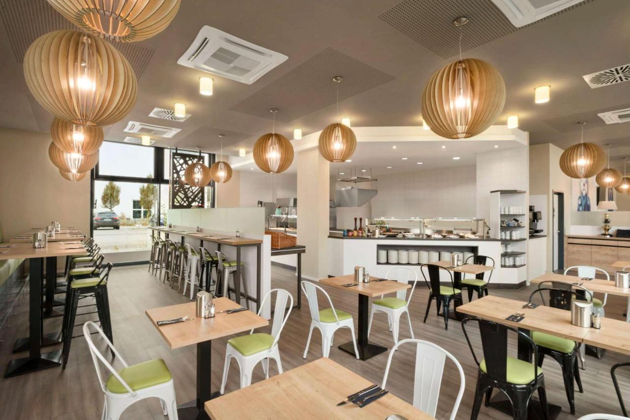 Super 8 by Wyndham Munich City West 1