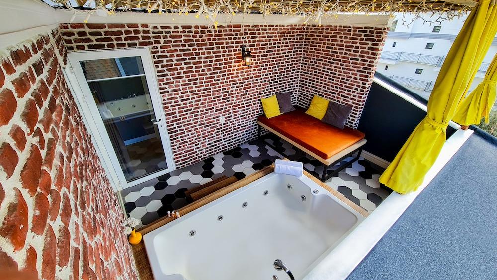 Let's Stay Boutique Hotel (Adults only)