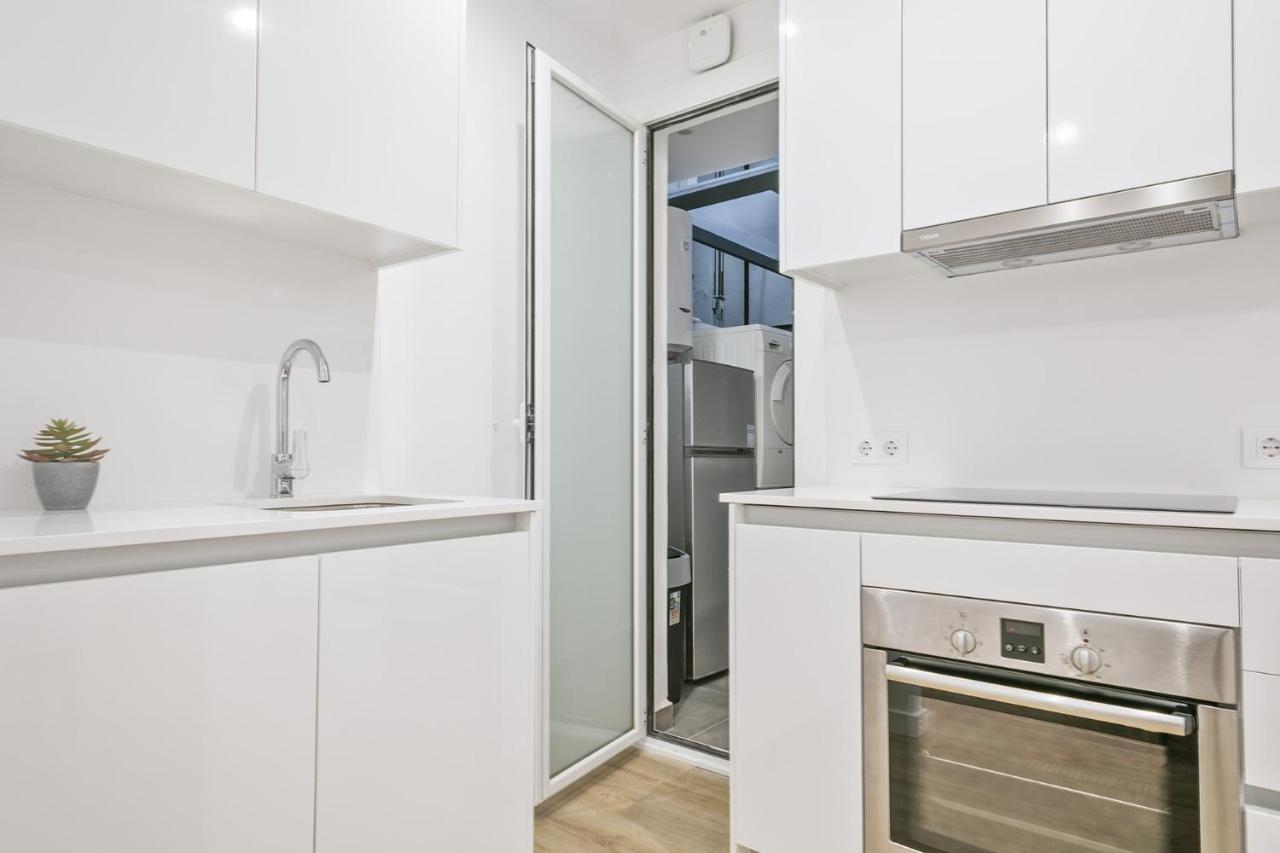 The White Flats Les Corts 2