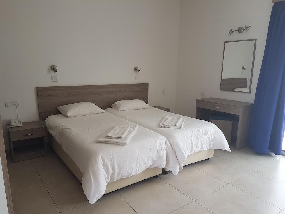 Cosmelenia Hotel & Apartments 1