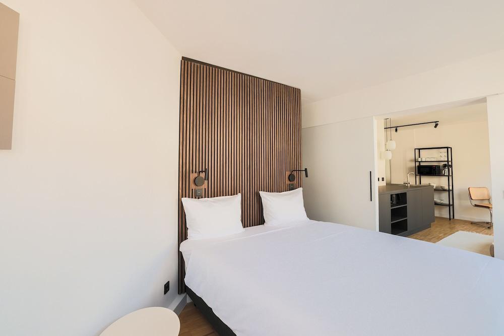 Bob W Munich Schwabing 1