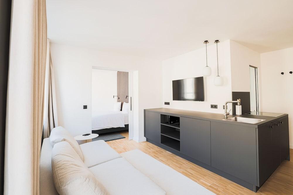 Bob W Munich Schwabing 2