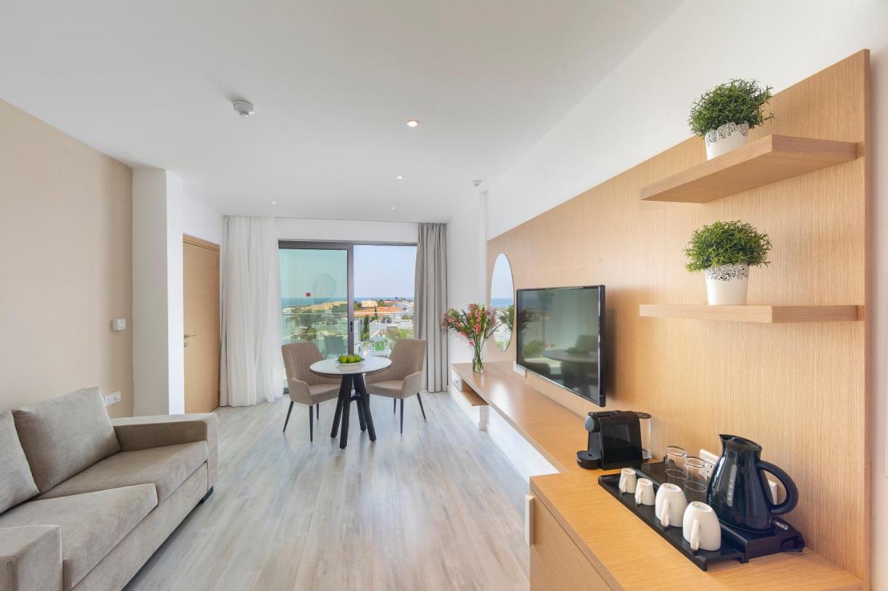 Leonardo Crystal Cove Hotel And SPA by the Sea (Adults only) 1