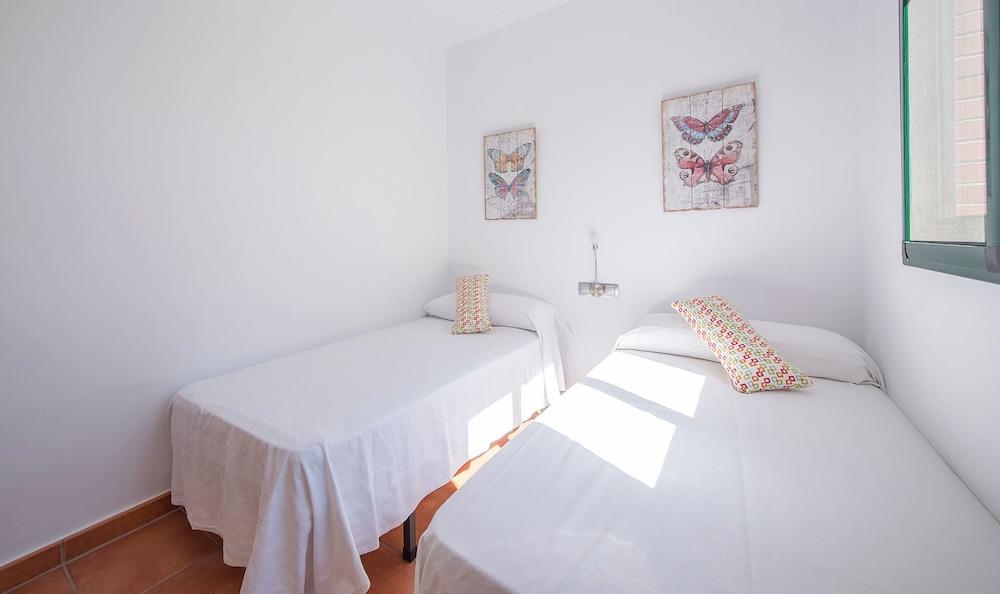 Modern House for Families (R77) 1