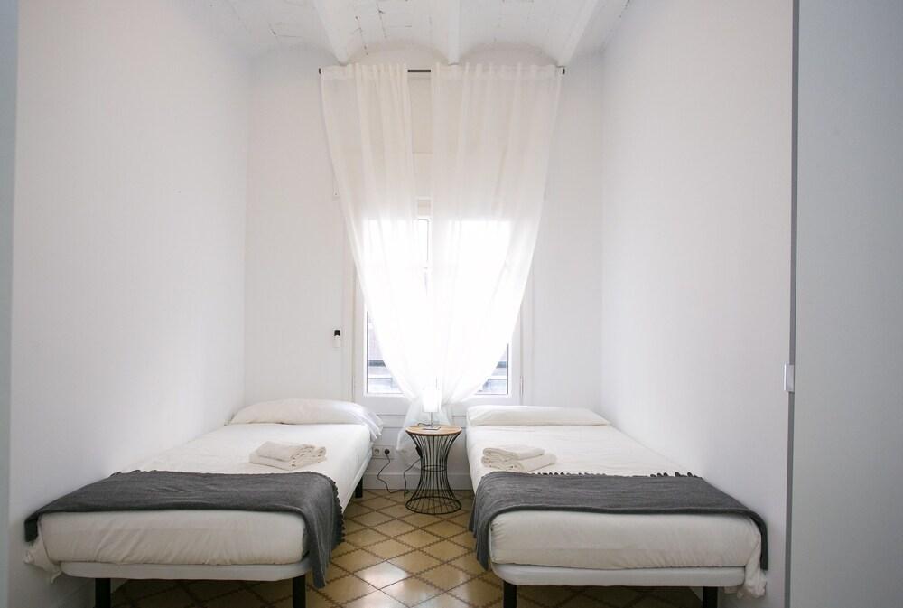 Beautiful Sagrada Familia Apartment 1