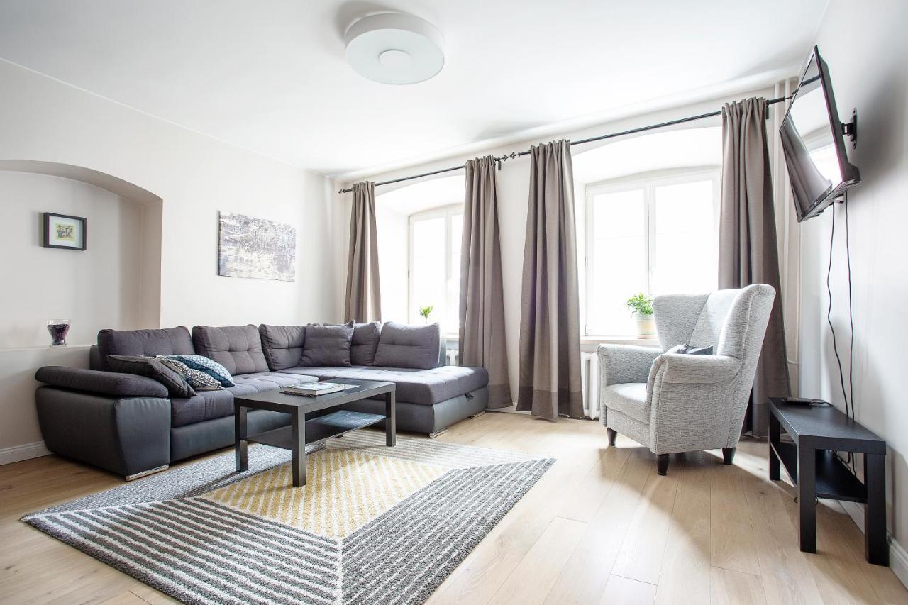 Baron's Town Hall Apartments 1