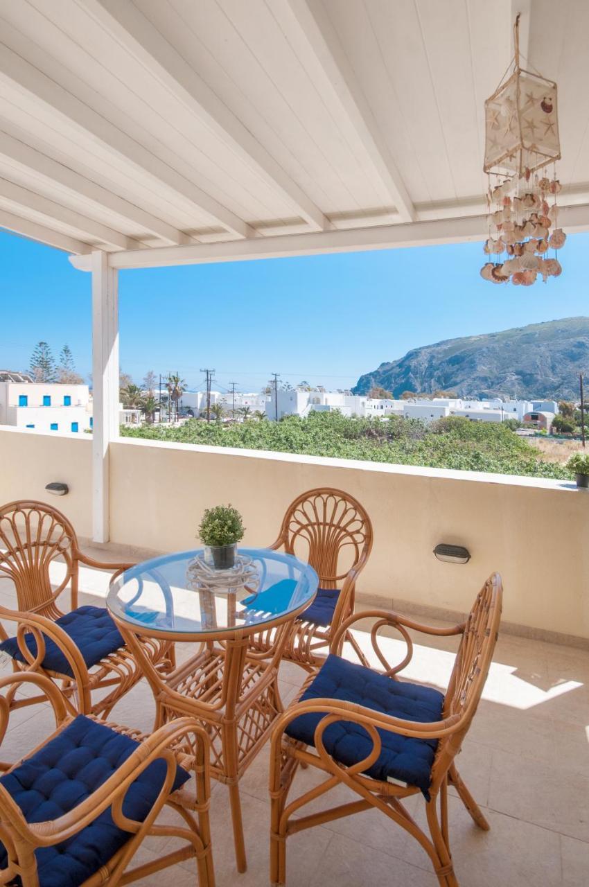 Veldi Art - Kamari Beach Apartment 1