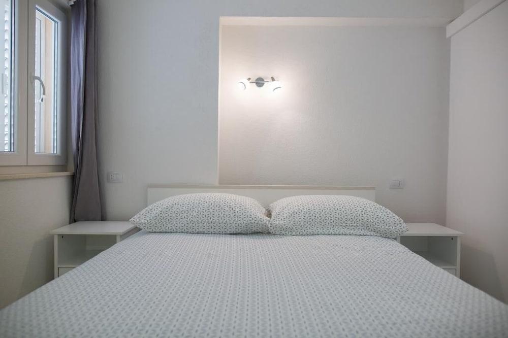 Serious Job Apartment 2