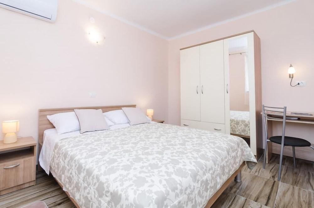 Apartments Lena & Lara 1