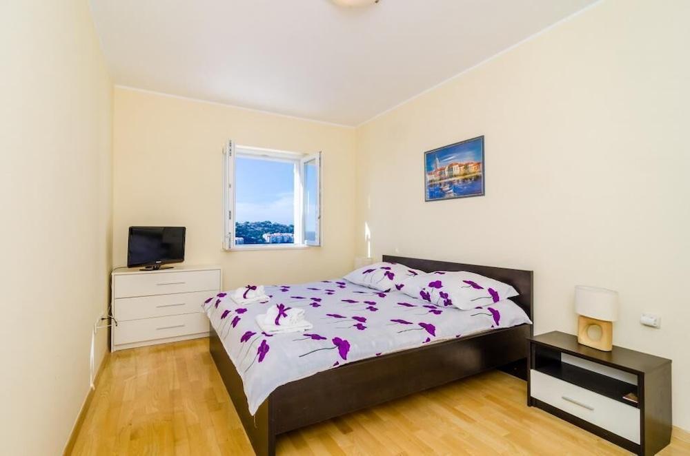 Niko's Sea View Apartment 1