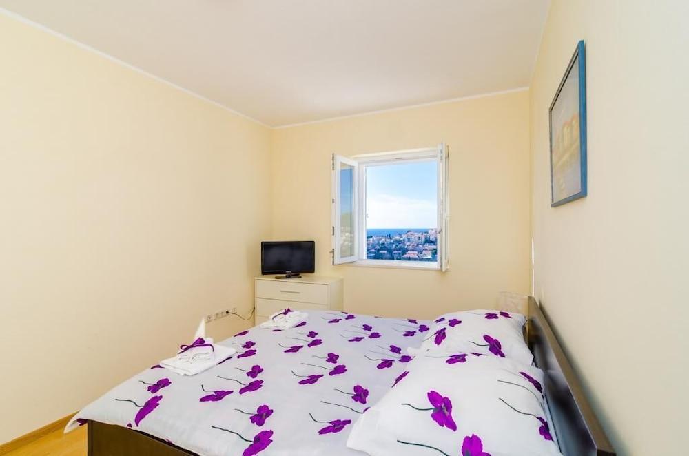 Niko's Sea View Apartment 2