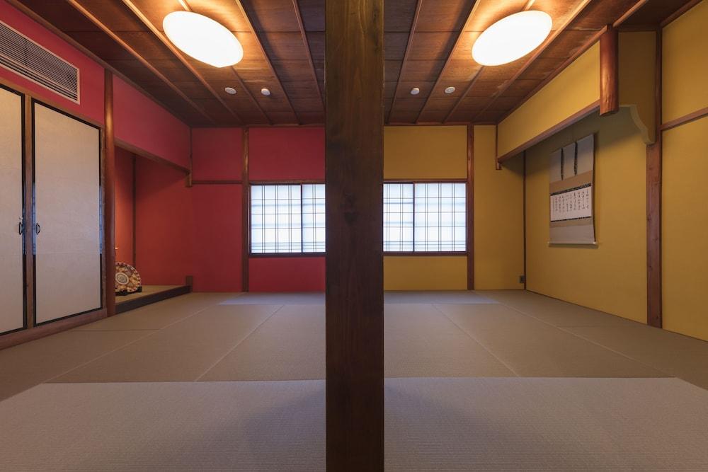 Hikoso-Machi Kin No Ma 2