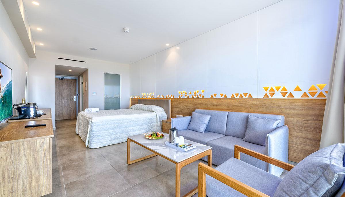 Tasia Maris Seasons Hotel