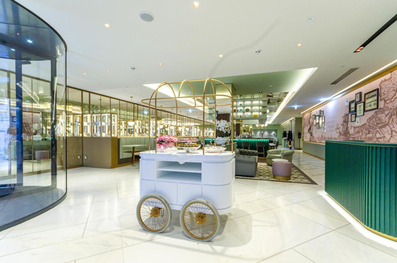 The Emerald House Lisbon, Curio Collection by Hilton 1