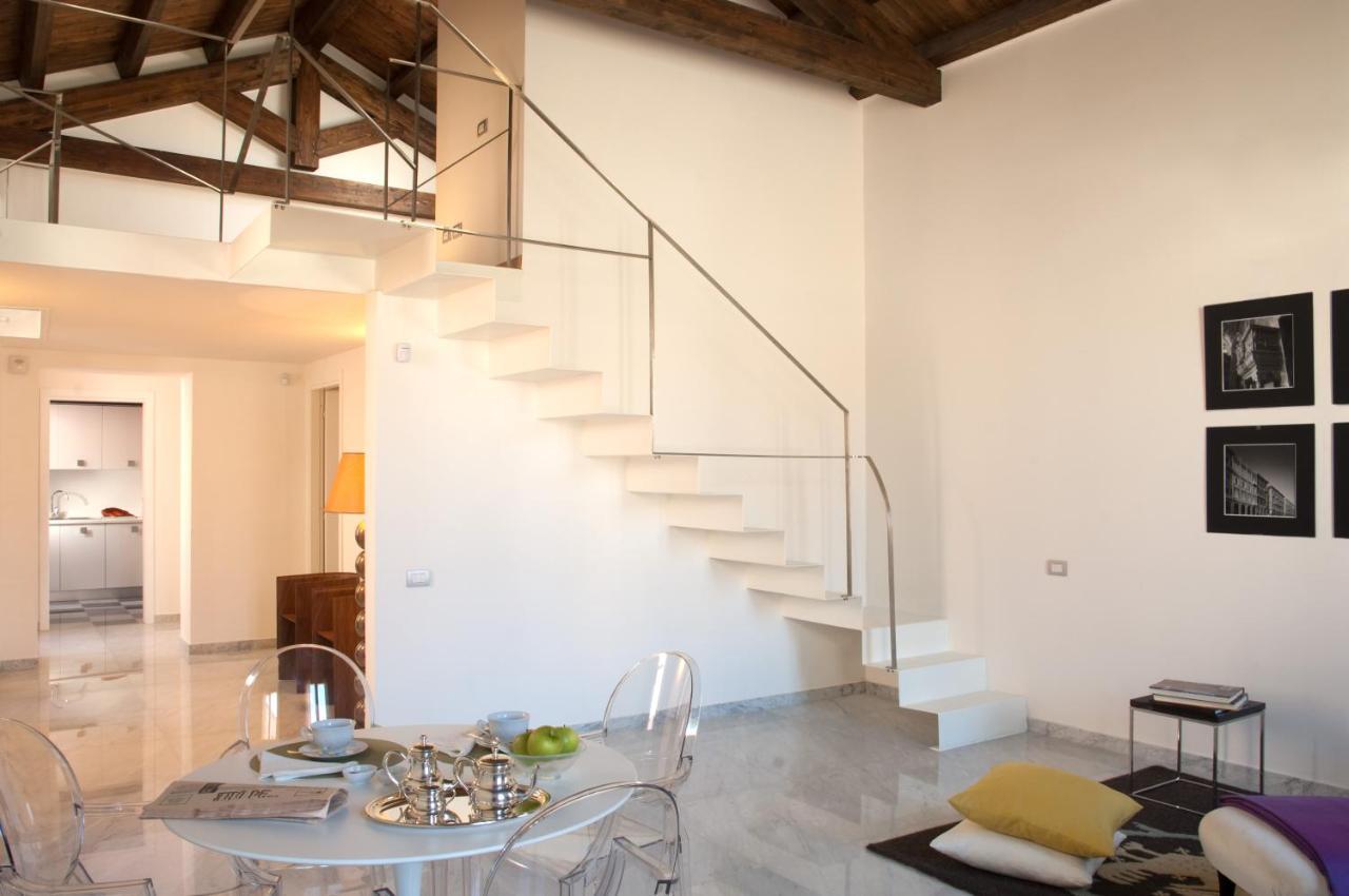 Right House - Characteristic Marina District 1