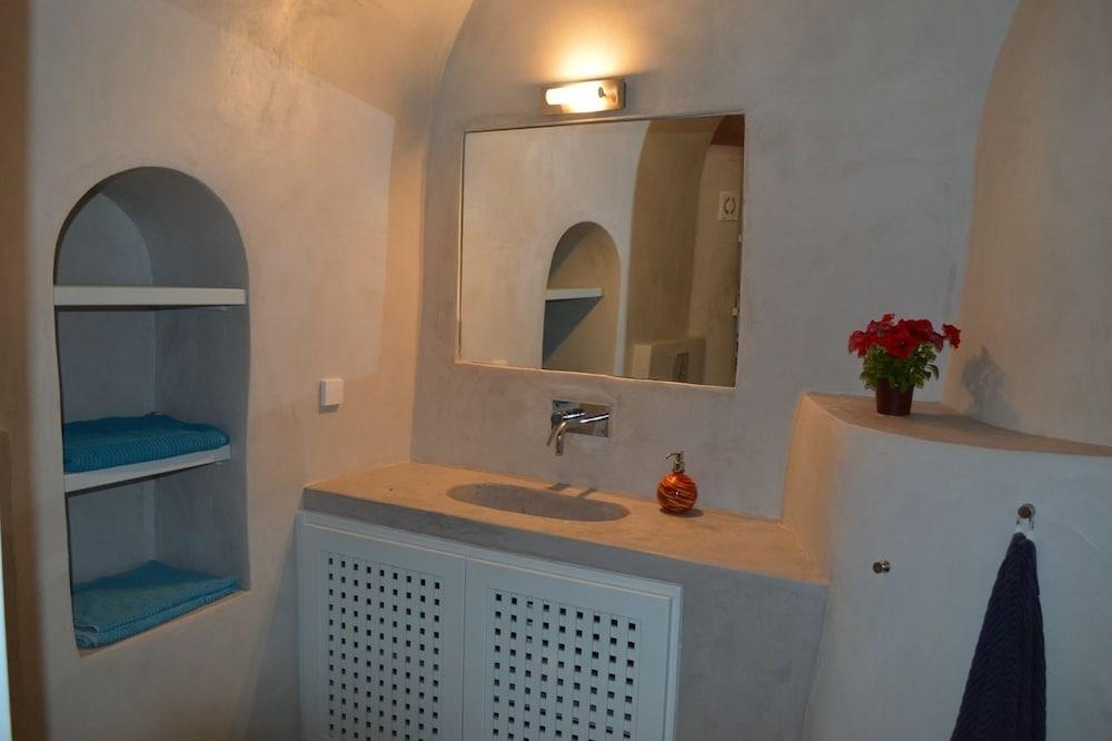 Pyrgos Old Winery Villa 1