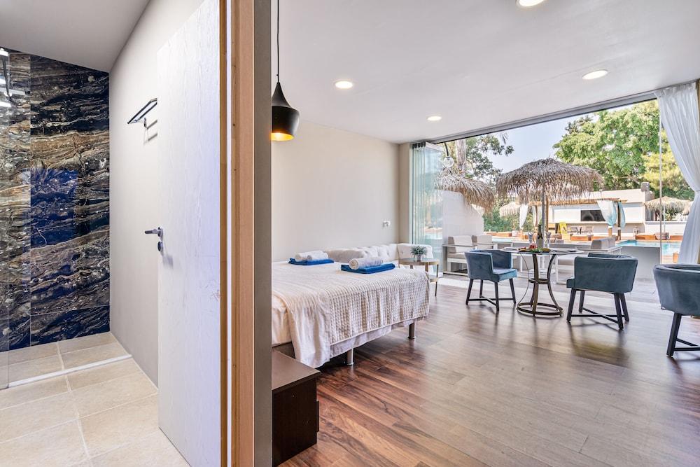 Bamboo Suites (Adults only)