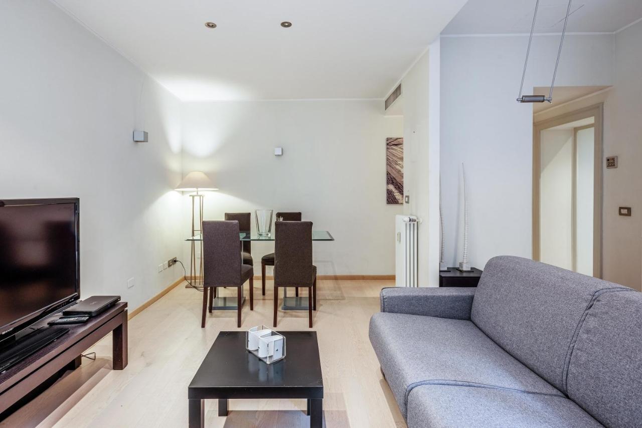 Easylife - Splendido Bilocale San Babila Duomo 2