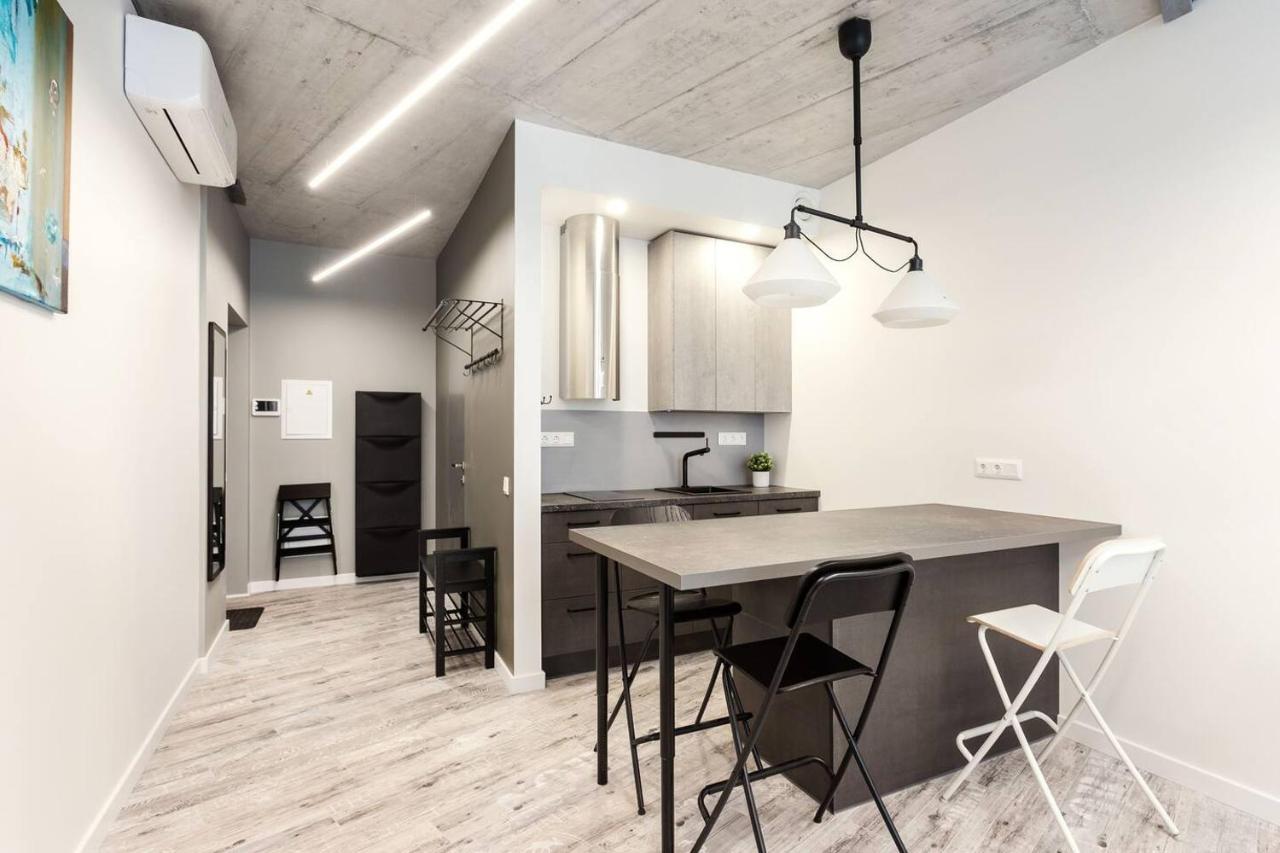 Happy Inn Laime Studio, Self Check-In-24-7, A-C, Parking-In-The-Underground-Garage 1