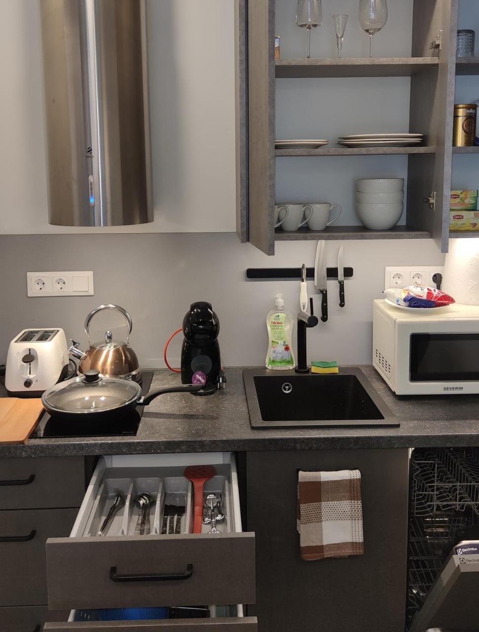 Happy Inn Laime Studio, Self Check-In-24-7, A-C, Parking-In-The-Underground-Garage 2