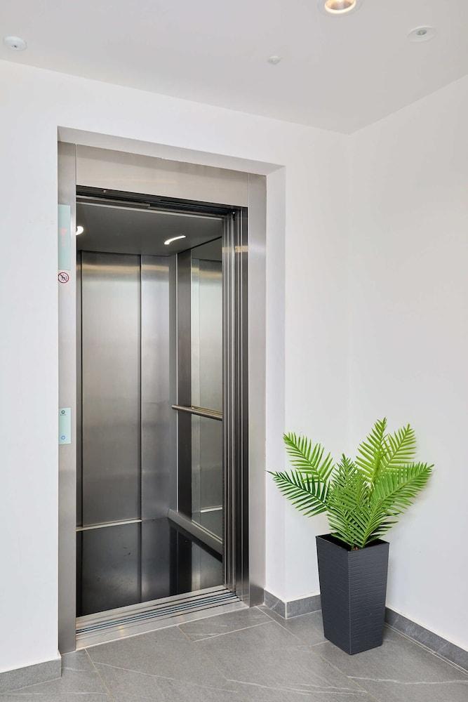 Hedera Estate, Hedera A15 1