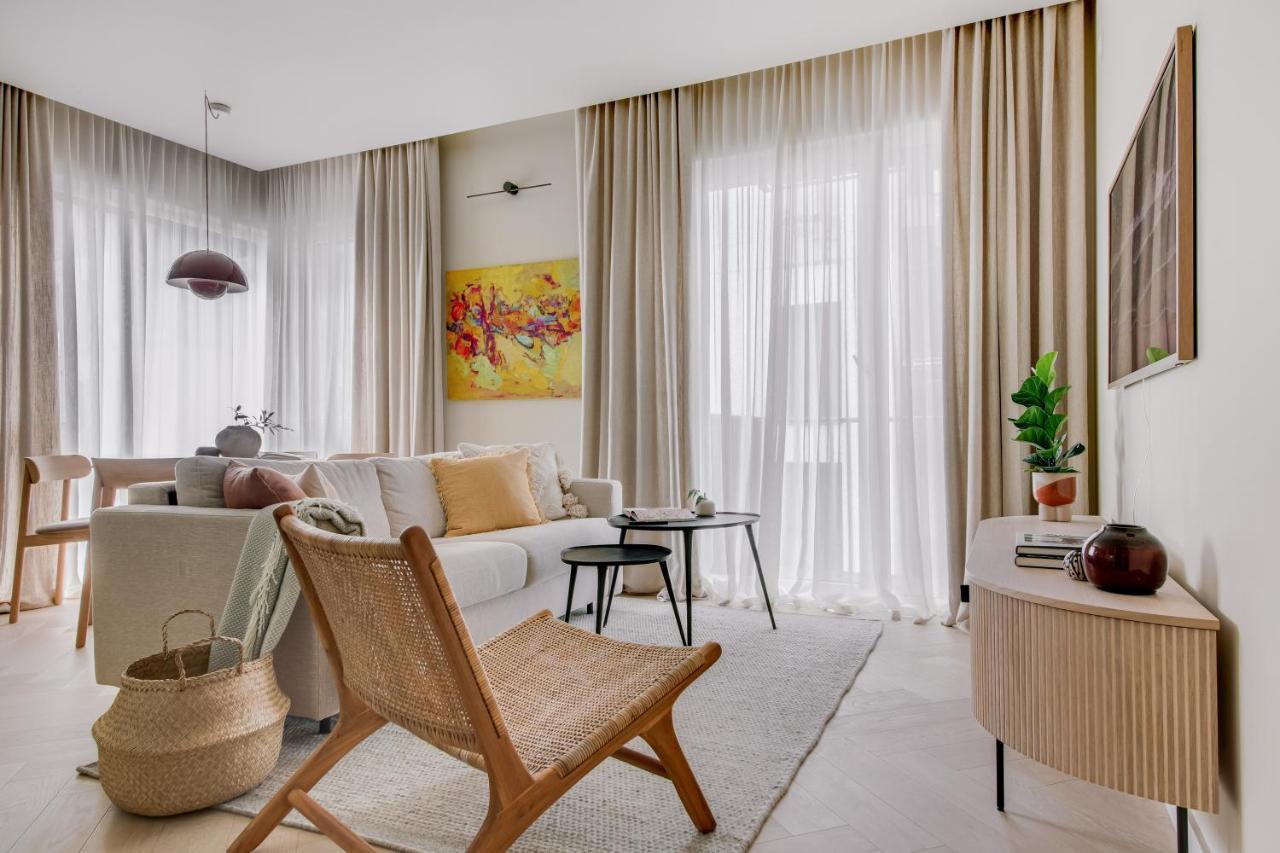 #Stayhere - Brand New Unique Designer 1bdr in Trendy Neighbourhood