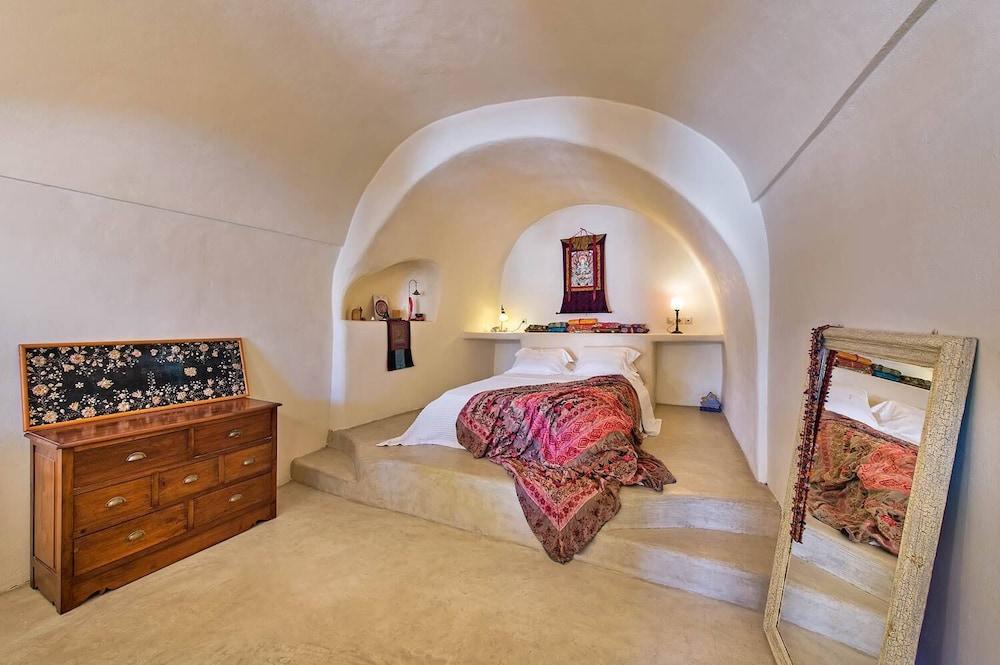 Real Santorini Cave House Far From the Crowds 2