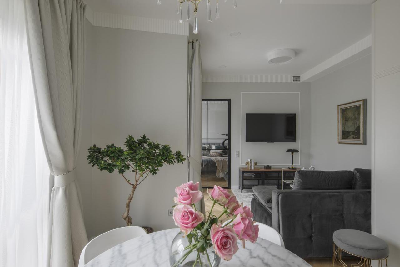 Ivis House - Classical Apartment with Balcony in Vilnius Old Town 1