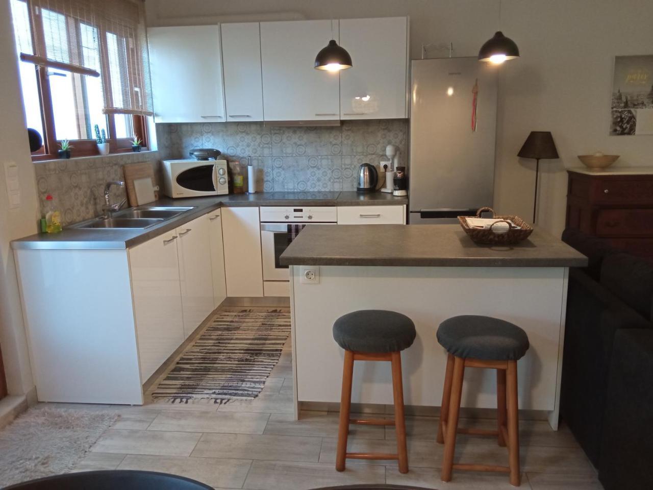 Charming Garden Apartment 1