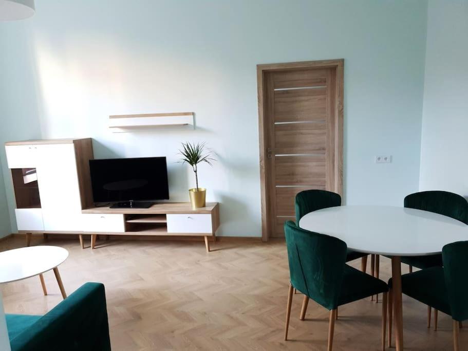 Modern Flat by Lukiskiu Square 1