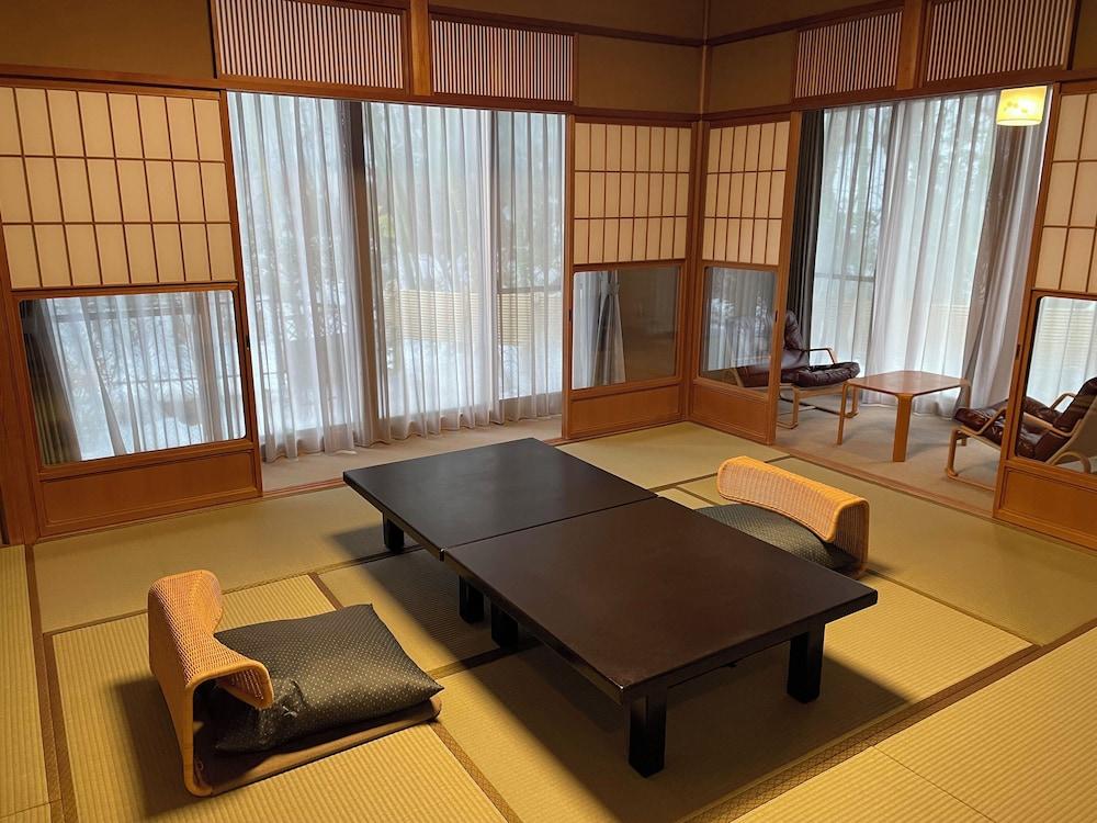 Kanazawa Yuwaku Onsen Yunode Ryokan 2