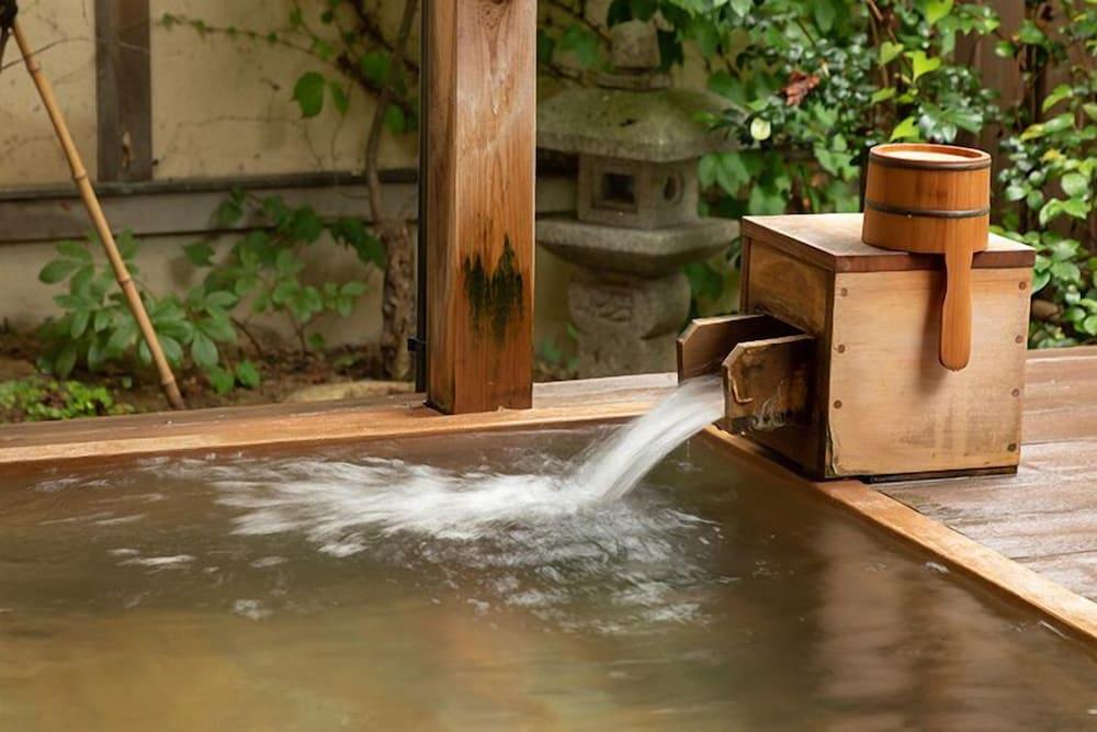 Kanazawa Yuwaku Onsen Yunode Ryokan 1